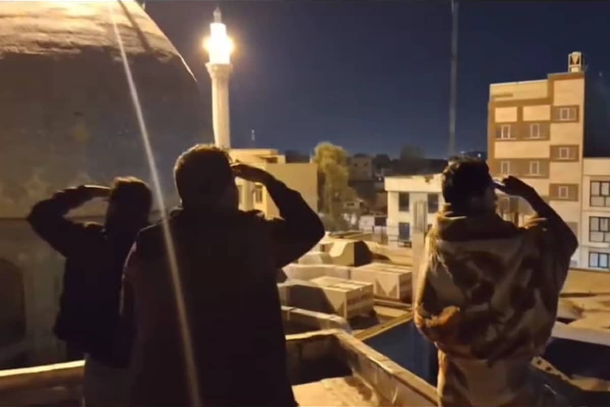 فیلم| شوخی مردم ایران با حمله اسرائیل در پشت بام فیلم| شوخی مردم ایران با حمله اسرائیل در پشت بام | دیلی فوتبال