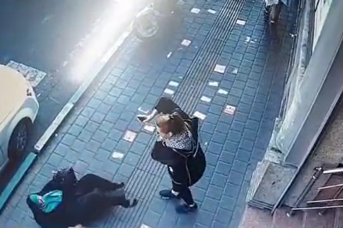 فیلم| حمله وحشیانه زن کشف حجاب به بانوی محجبه در خیابان فیلم| حمله وحشیانه زن کشف حجاب به بانوی محجبه در خیابان | دیلی فوتبال