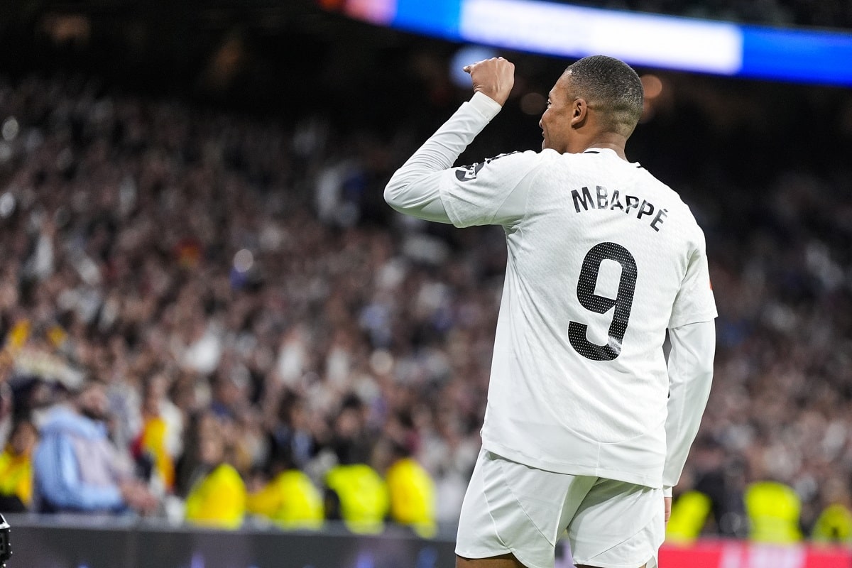 فیلم| مسخره کردن شادی گل امباپه توسط اکرم عفیف | دیلی فوتبال