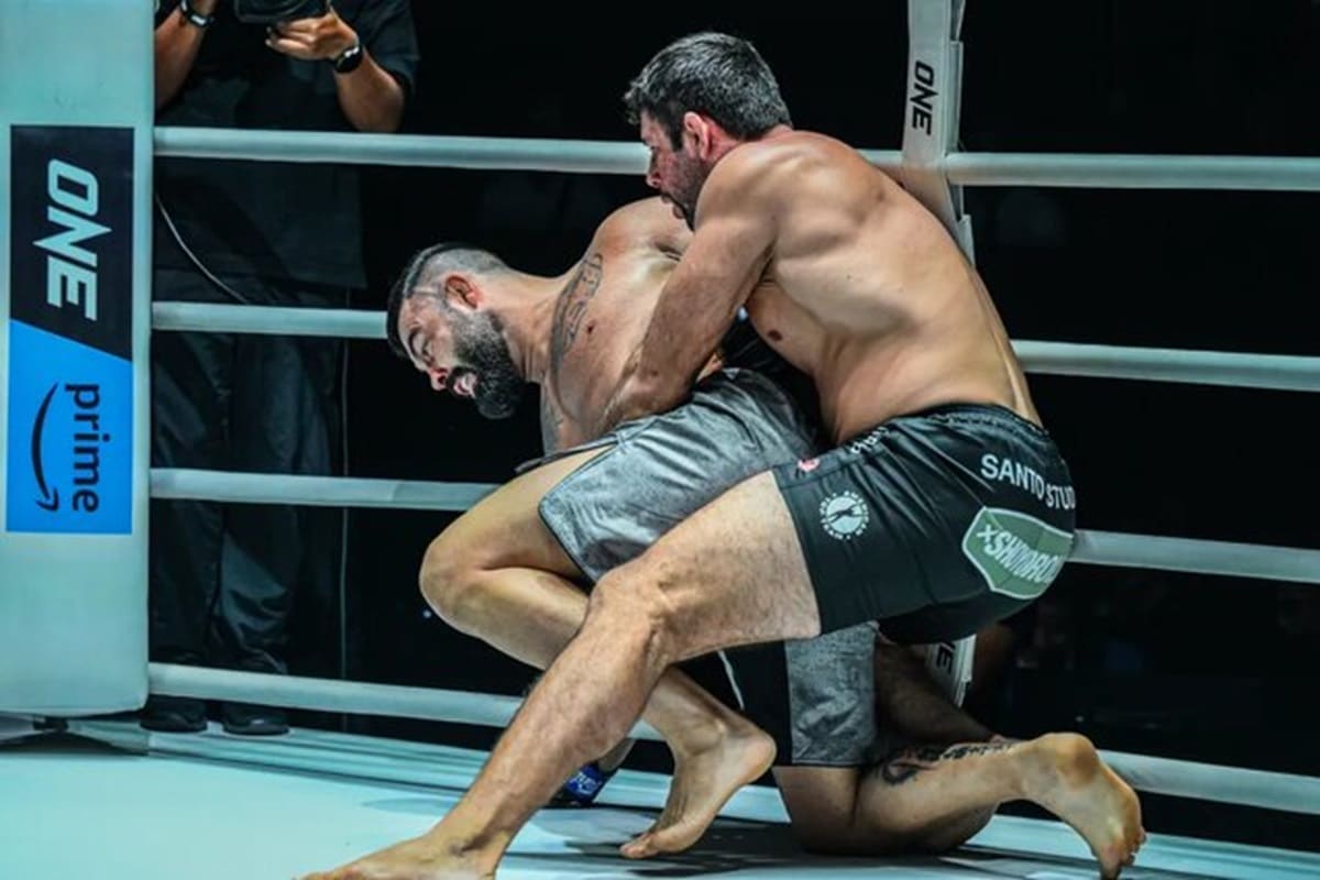 فیلم| مبارزه کامل امیر علی اکبری با مارکوس آلمیدا حریف برزیلی امروز 19 آبان 1403 | دیلی فوتبال