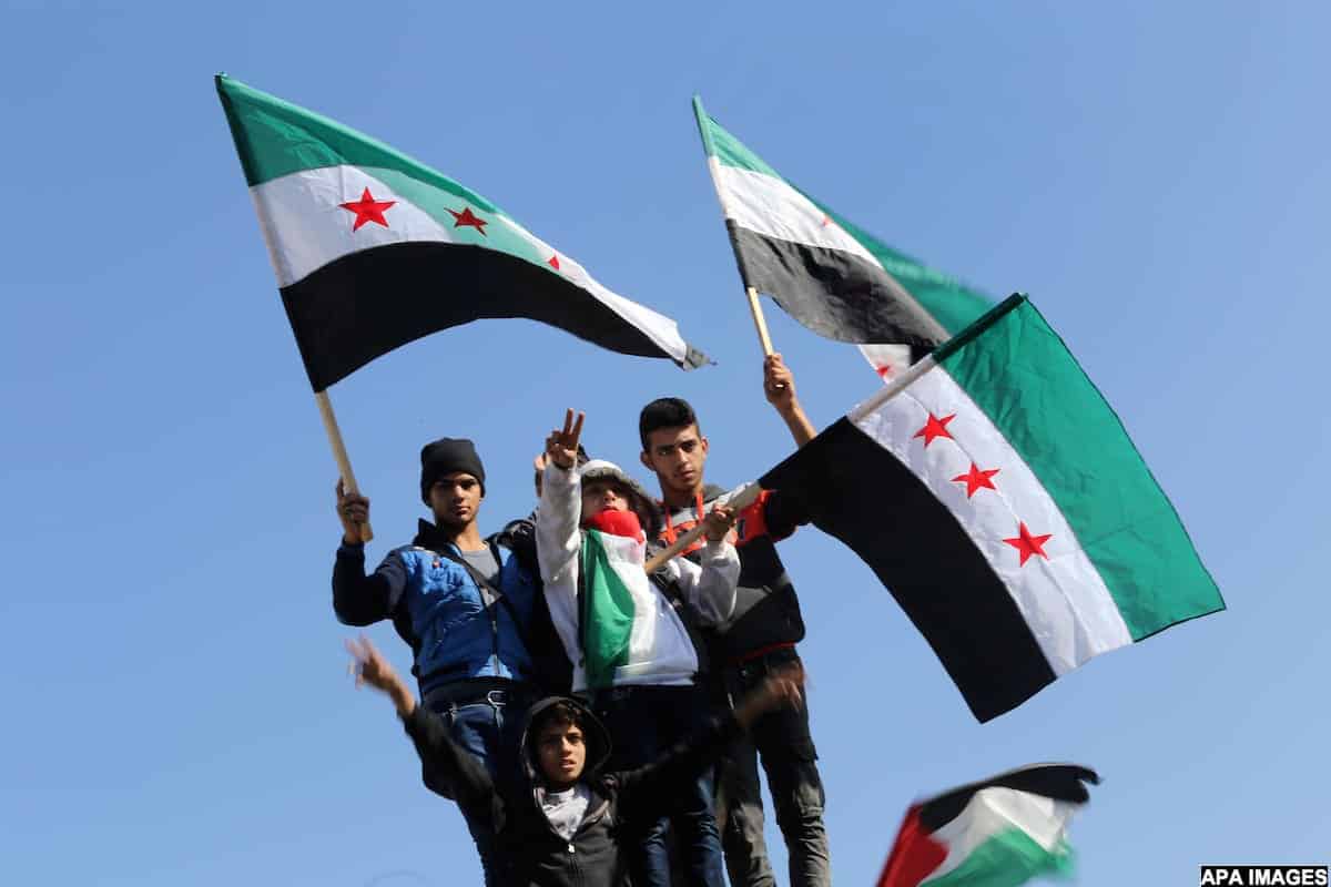 عکس| تغییر پرچم سوریه از 2 ستاره به 3 ستاره | دیلی فوتبال