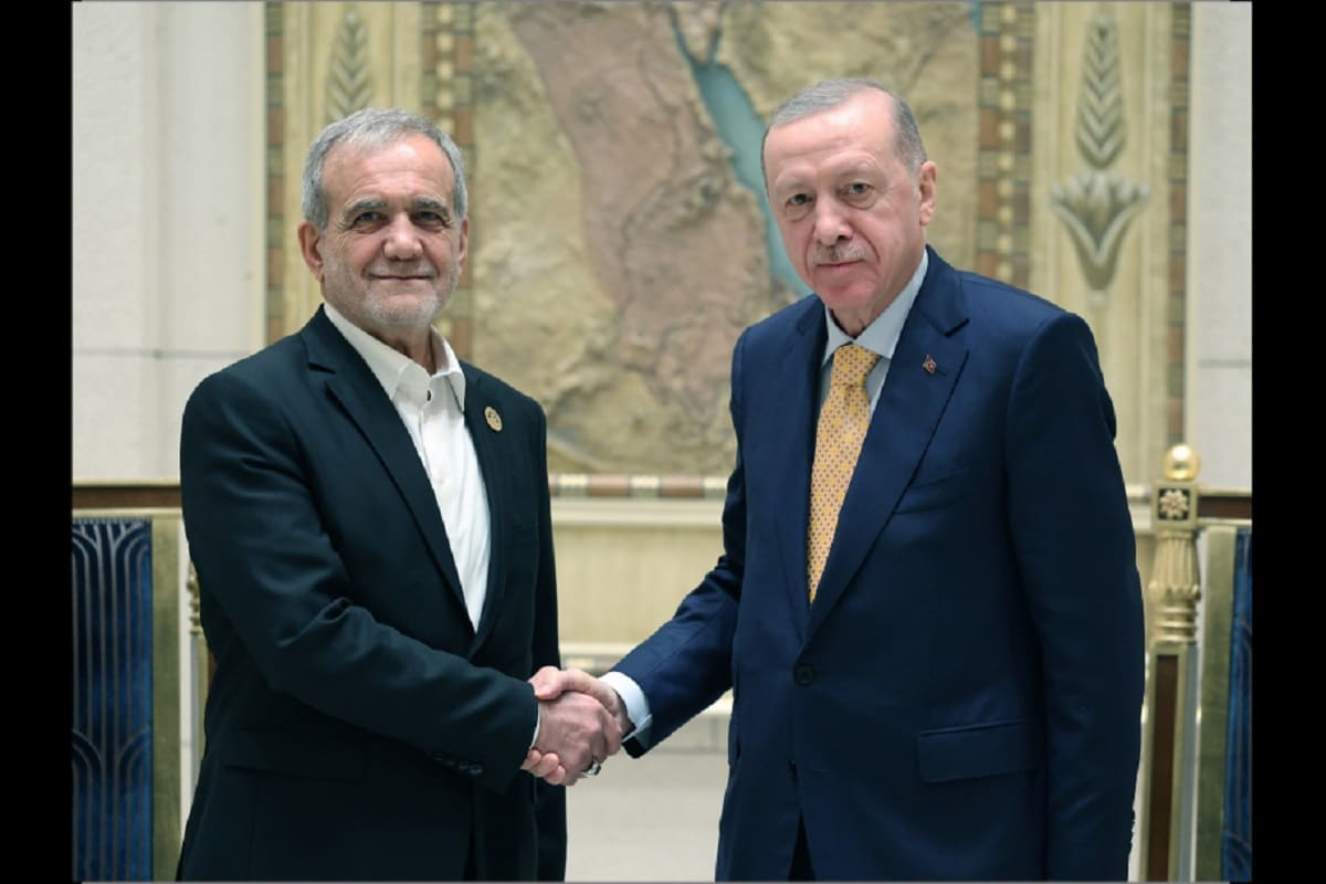 عکس| زبان بدن ضعیف پزشکیان؛ یاوه گویی رسانه ترکیه علیه ایران عکس| زبان بدن ضعیف پزشکیان؛ یاوه گویی رسانه ترکیه علیه ایران | دیلی فوتبال