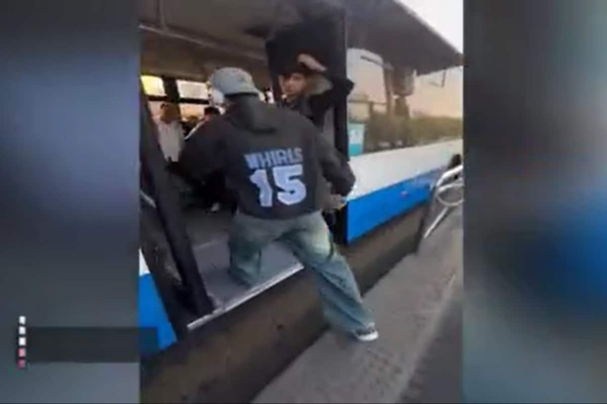 فیلم| عاقبت هنجارشکنی بلاگرها در ملا عام | دیلی فوتبال