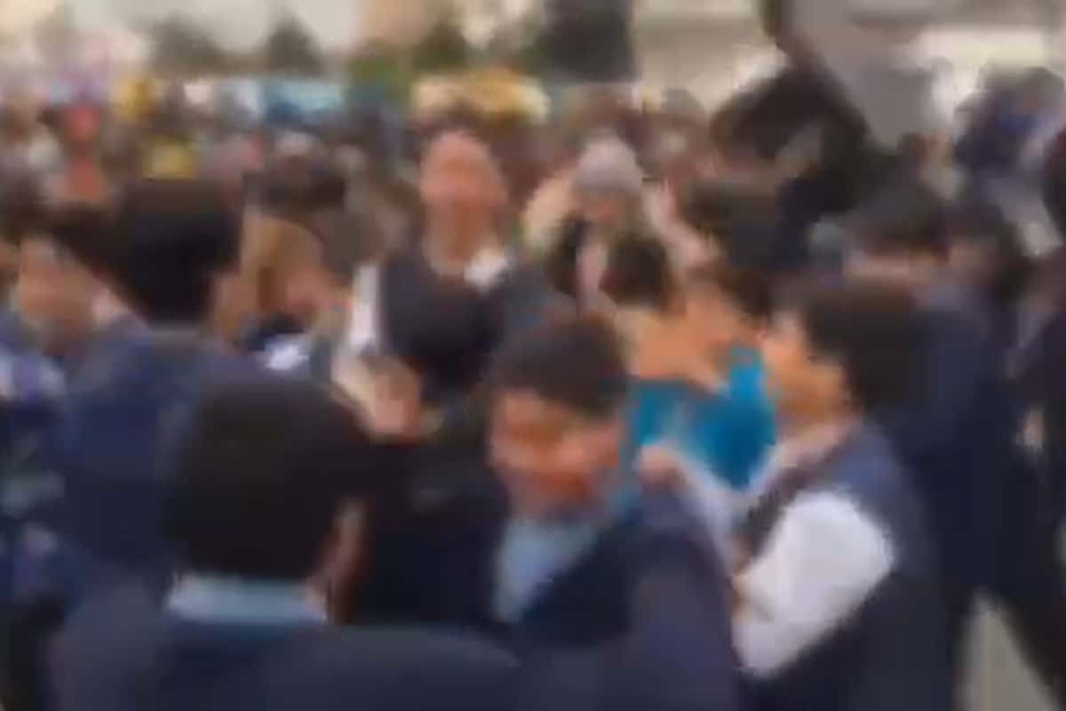 فیلم| عاقبت رقص دسته جمعی دانش آموزان در مدرسه فیلم| عاقبت رقص دسته جمعی دانش آموزان در مدرسه | دیلی فوتبال