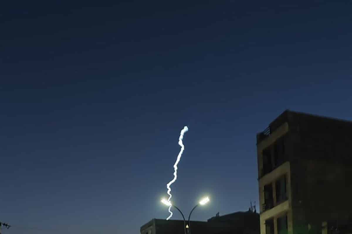 فیلم| ماجرای دیده شدن شیء نورانی در آسمان تهران امروز شنبه 17 آذر 1403 فیلم| ماجرای دیده شدن شیء نورانی در آسمان تهران امروز شنبه 17 آذر 1403 | دیلی فوتبال