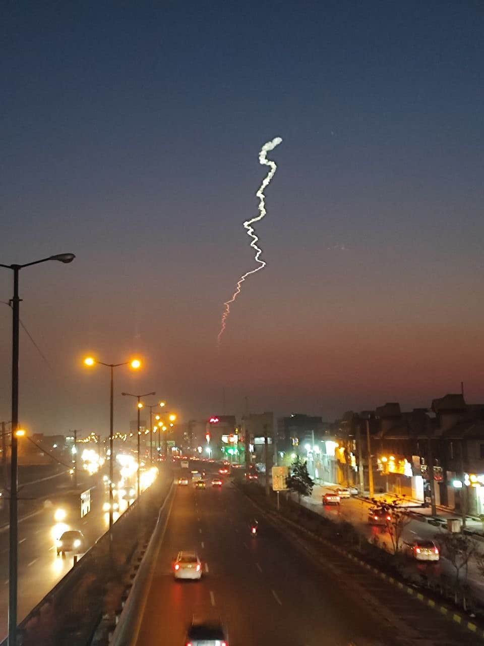 فیلم| ماجرای دیده شدن شیء نورانی در آسمان تهران امروز شنبه 17 آذر 1403 فیلم| ماجرای دیده شدن شیء نورانی در آسمان تهران امروز شنبه 17 آذر 1403 | دیلی فوتبال