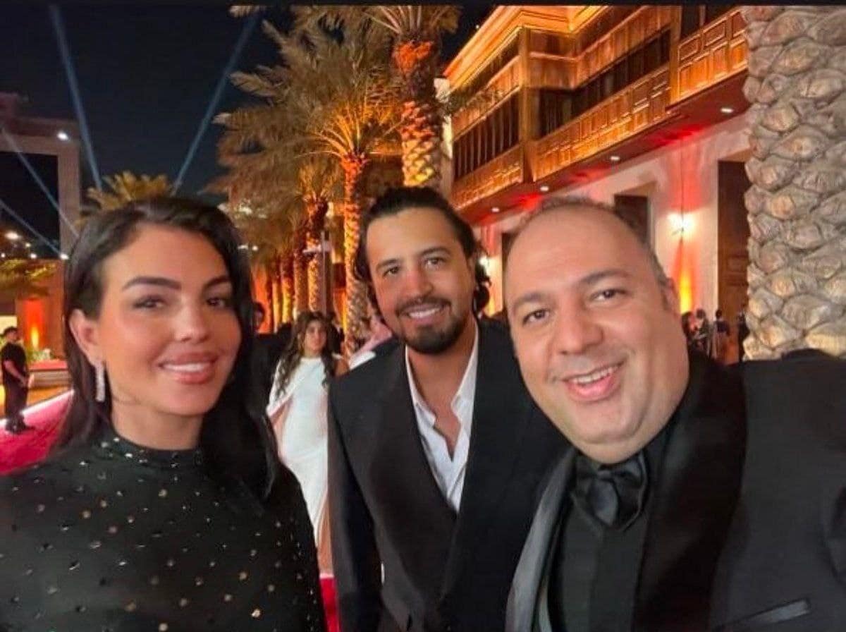 عکس| سلفی علی اوجی با جورجینا رودریگز عکس| سلفی علی اوجی با جورجینا رودریگز | دیلی فوتبال