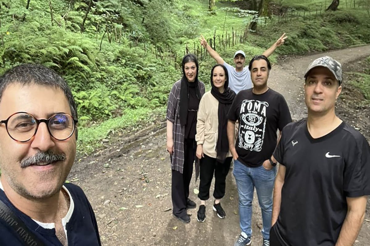 فیلم| تیپ عجیب رحمت و ارسطو در صحنه فیلم برداری پایتخت ۷ فیلم| تیپ عجیب رحمت و ارسطو در صحنه فیلم برداری پایتخت ۷ | دیلی فوتبال