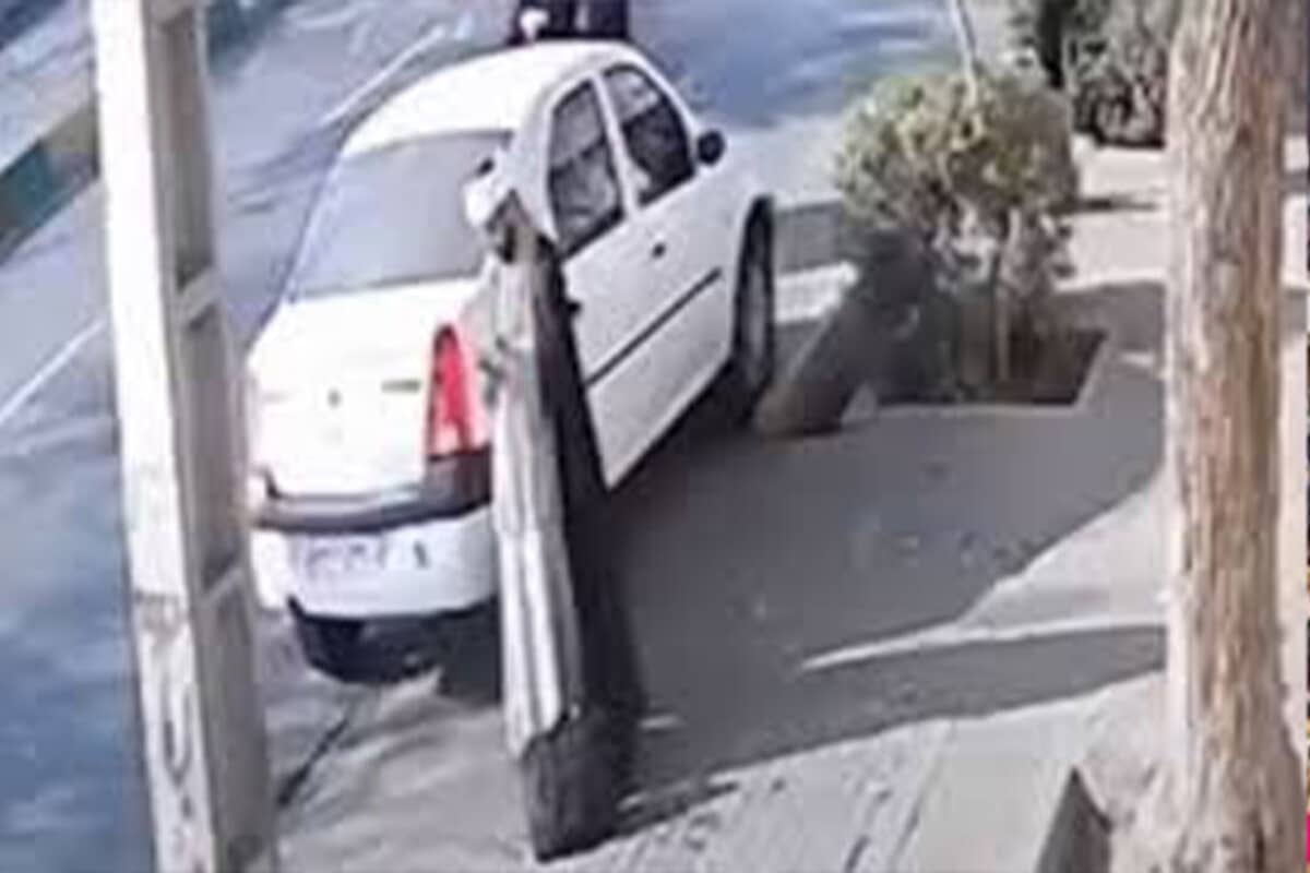 فیلم| لحظه سرقت موبایل یک روحانی در قم | دیلی فوتبال