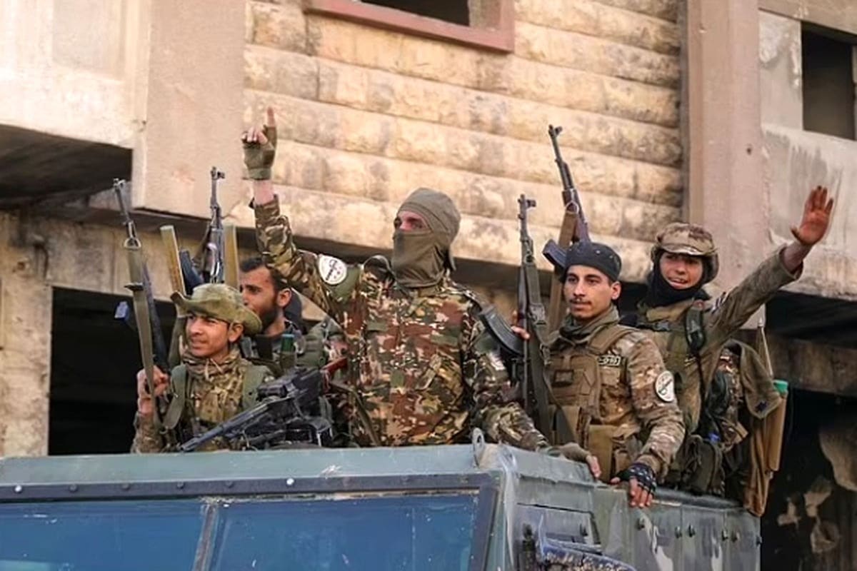 عکس| اقدام جدید تحریر الشام برای دشمنی با ایران عکس| اقدام جدید تحریر الشام برای دشمنی با ایران | دیلی فوتبال