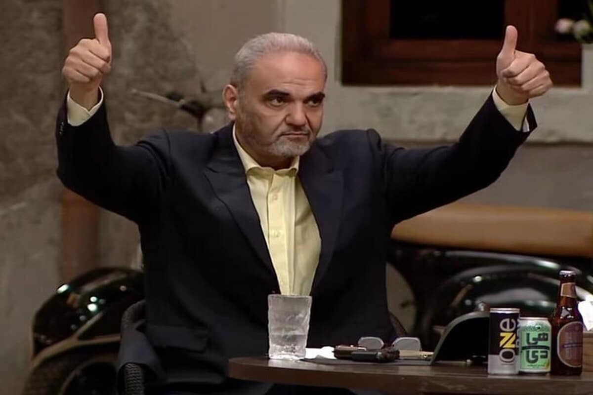 عکس| اقدام جنجالی جواد خیابانی در آنتن زنده تلوزیون | دیلی فوتبال