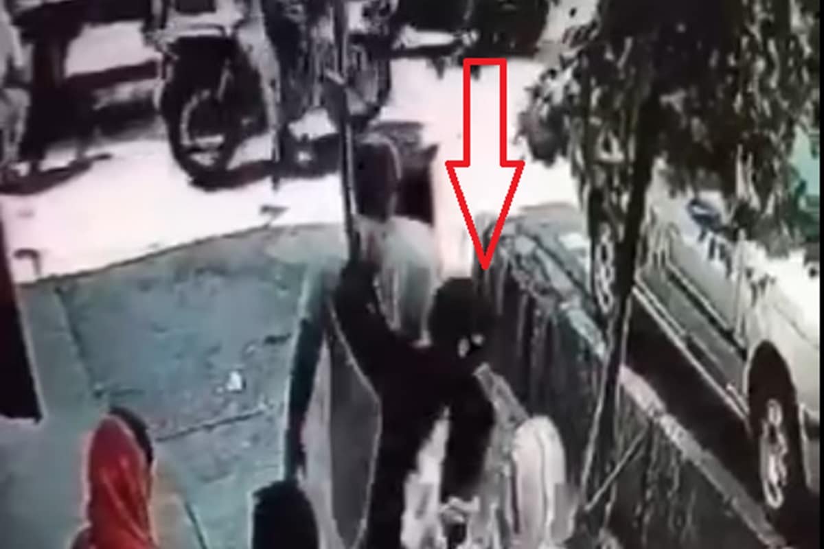 فیلم| سرقت گردنبند طلا در خیابان کارگر تهران | دیلی فوتبال