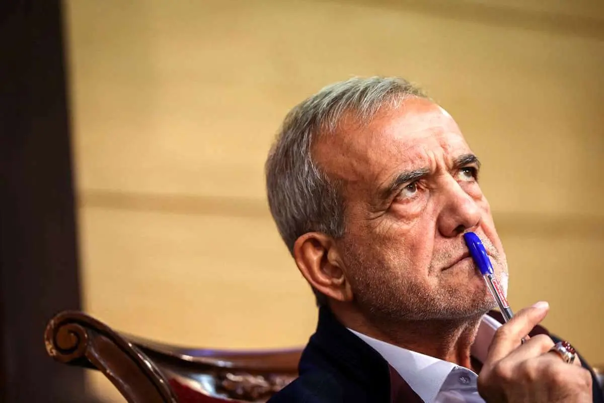 فیلم| سوتی جدید پزشکیان در سخنرانی فیلم| سوتی جدید پزشکیان در سخنرانی | دیلی فوتبال