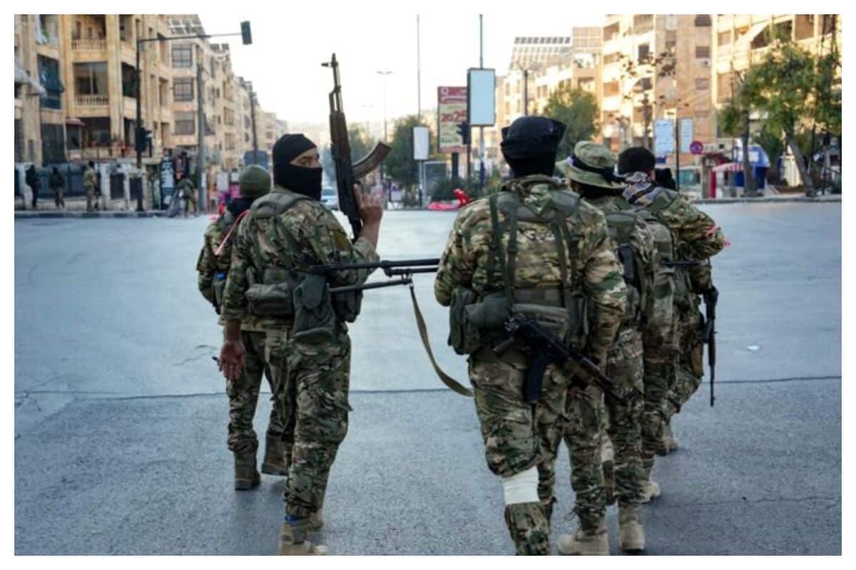 فیلم| حرکت غیرانسانی نیروهای تحریر الشام با معترضان | دیلی فوتبال