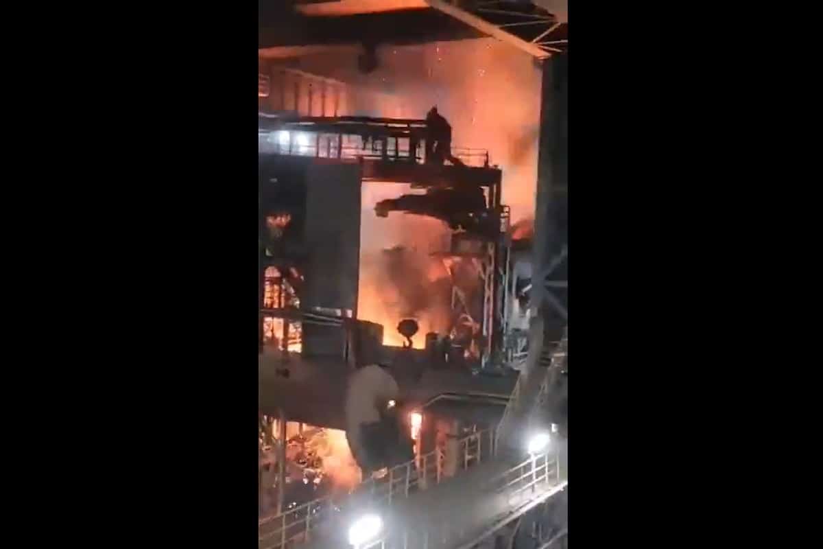 فیلم| انفجار شدید کوره ذوب فولاد ارفع اردکان | دیلی فوتبال