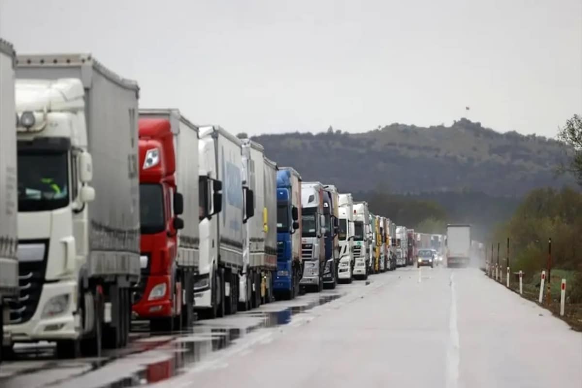 فیلم| ماجرای گیر افتادن تریلی های ایرانی در مرز ترکیه چیست؟ فیلم| ماجرای گیر افتادن تریلی های ایرانی در مرز ترکیه چیست؟ | دیلی فوتبال