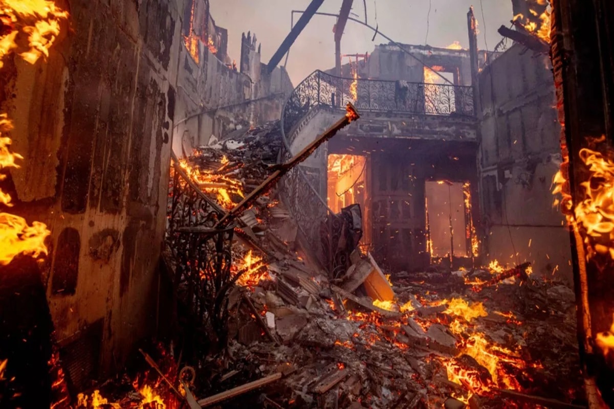 فیلم| تصاویر آخر الزمانی از آتش سوزی در لس آنجلس آمریکا فیلم| تصاویر آخر الزمانی از آتش سوزی در لس آنجلس آمریکا | دیلی فوتبال