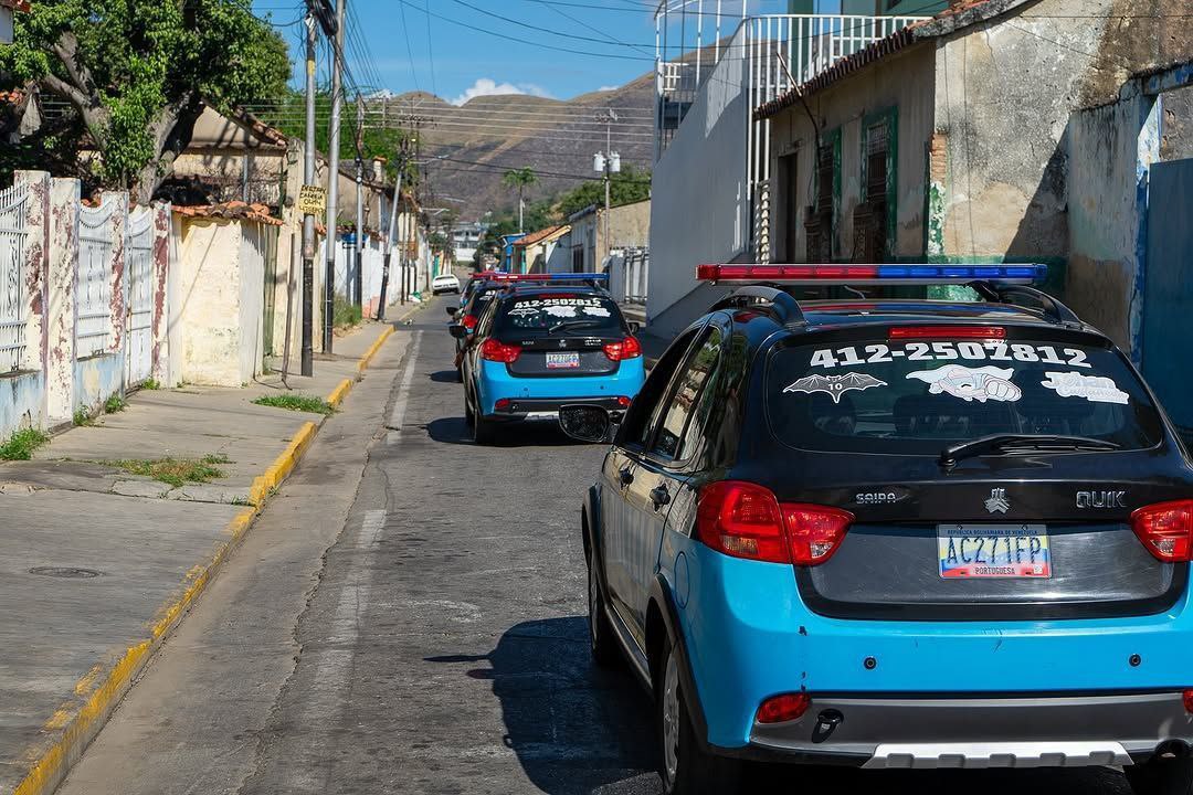 عکس| طراحی جالب خودروی محبوب سایپا توسط پلیس ونزوئلا عکس| طراحی جالب خودروی محبوب سایپا توسط پلیس ونزوئلا | دیلی فوتبال