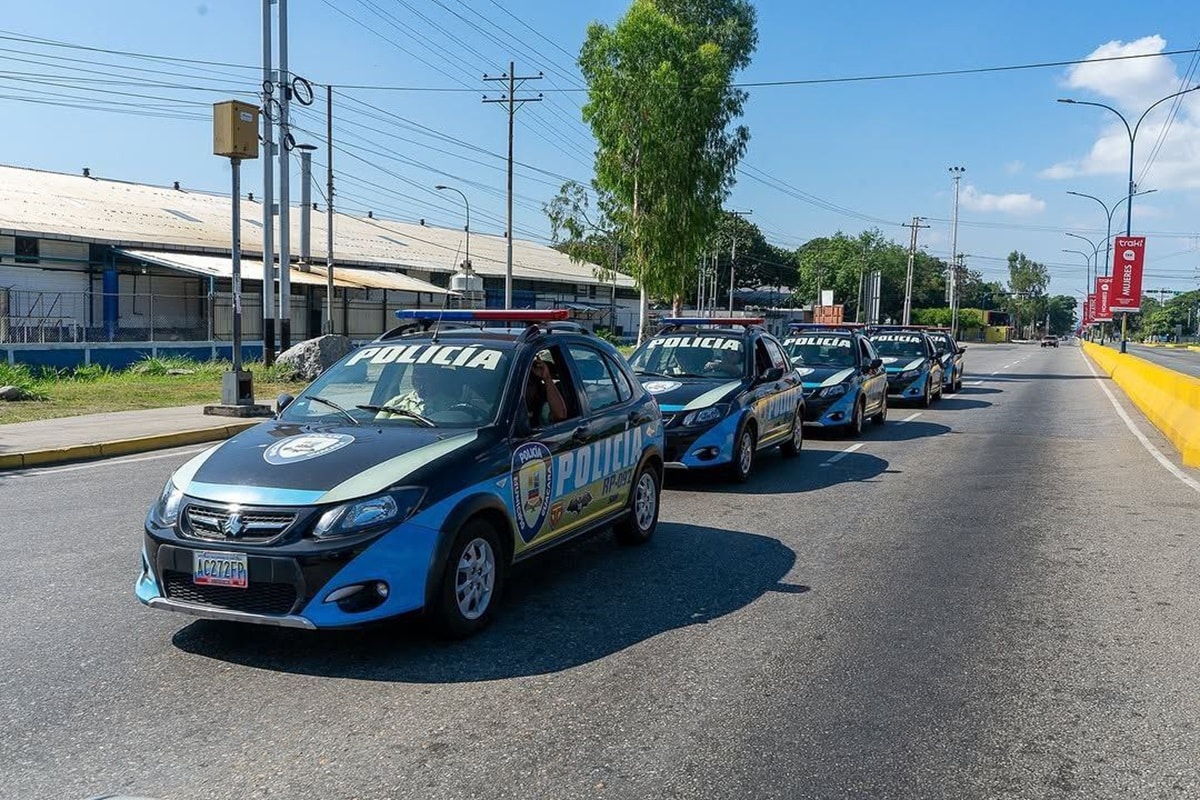 عکس| طراحی جالب خودروی محبوب سایپا توسط پلیس ونزوئلا عکس| طراحی جالب خودروی محبوب سایپا توسط پلیس ونزوئلا | دیلی فوتبال