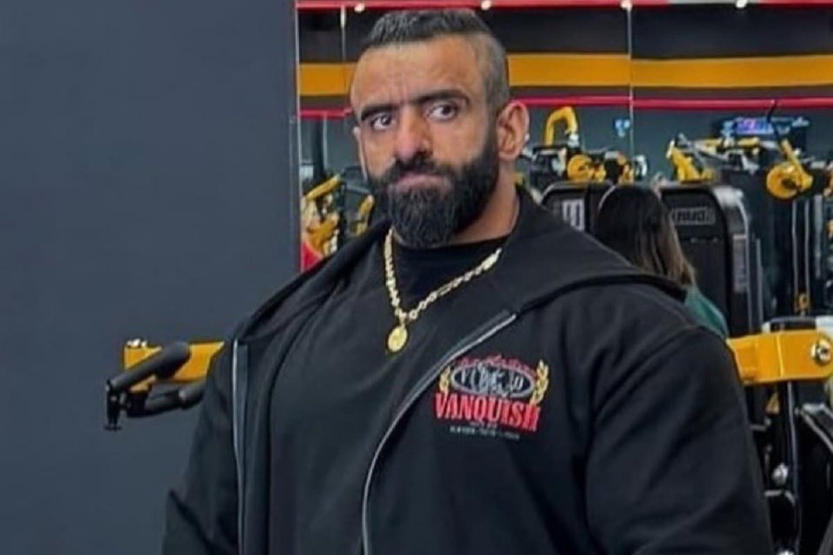 عکس| علت حمله زامبی ها به هادی چوپان عکس| علت حمله زامبی ها به هادی چوپان | دیلی فوتبال