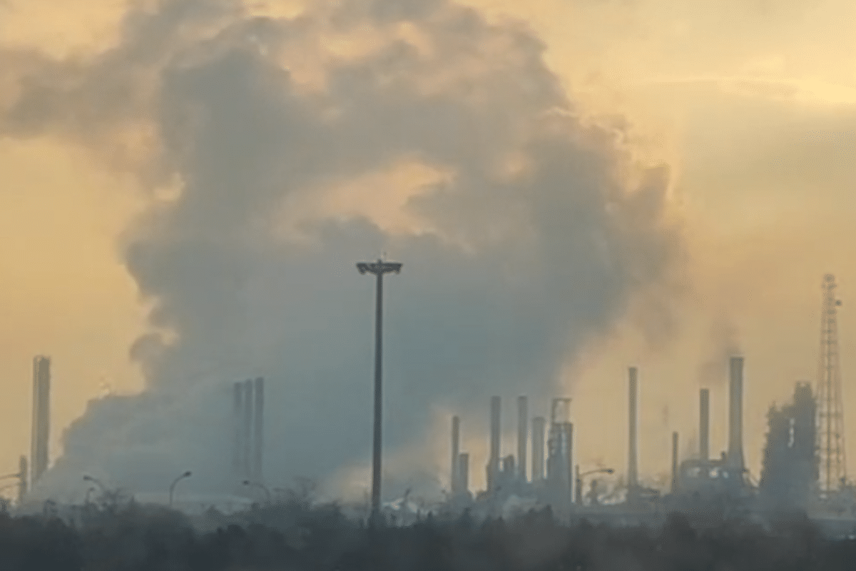 فیلم| وضعیت آلایندگی پتروشیمی شازند فیلم| وضعیت آلایندگی پتروشیمی شازند | دیلی فوتبال