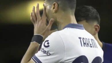 عکس| مچ بند مشکی «مهدی طارمی» به احترام جانباختگان حادثه بندر عباس | دیلی فوتبال