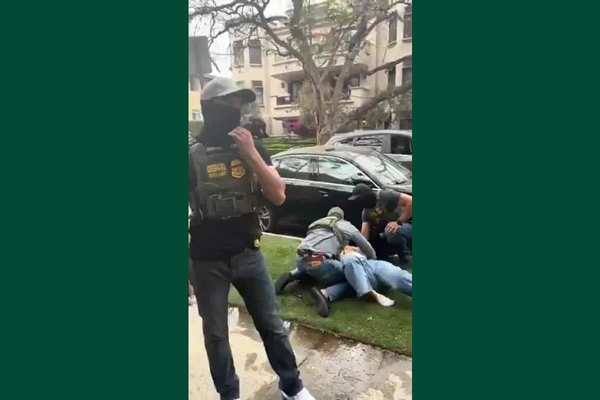 فیلم| رفتار شرم آور ماموران آمریکایی هنگام بازداشت پناهجویان ایرانی | دیلی فوتبال