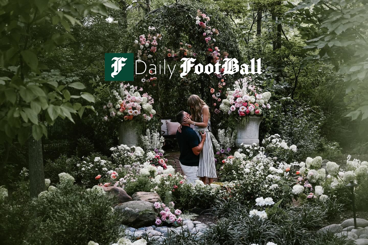 نامزدی تیلور سویفت با بازیکن فوتبال آمریکایی؛ واکنش توهین آمیز ترامپ و حمایت سلنا گومز لحظه خواستگاری تراویس کلسی از تیلور سویفت