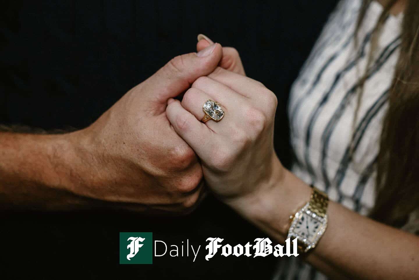 نامزدی تیلور سویفت با بازیکن فوتبال آمریکایی؛ واکنش توهین آمیز ترامپ و حمایت سلنا گومز نامزدی تیلور سویفت با بازیکن فوتبال آمریکایی؛ واکنش توهین آمیز ترامپ و حمایت سلنا گومز | دیلی فوتبال