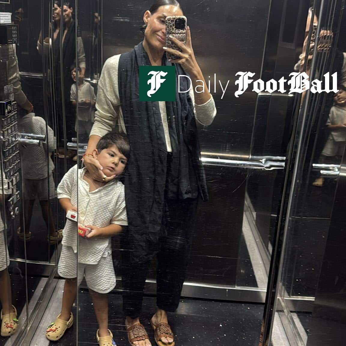 همسر آنتونیو آدان کیست؛ تصاویر جذاب از زندگی خصوصی دروازه بان اسپانیایی سلفی همسر و پسر دروازه بان اسپانیایی استقلال در آسانسور