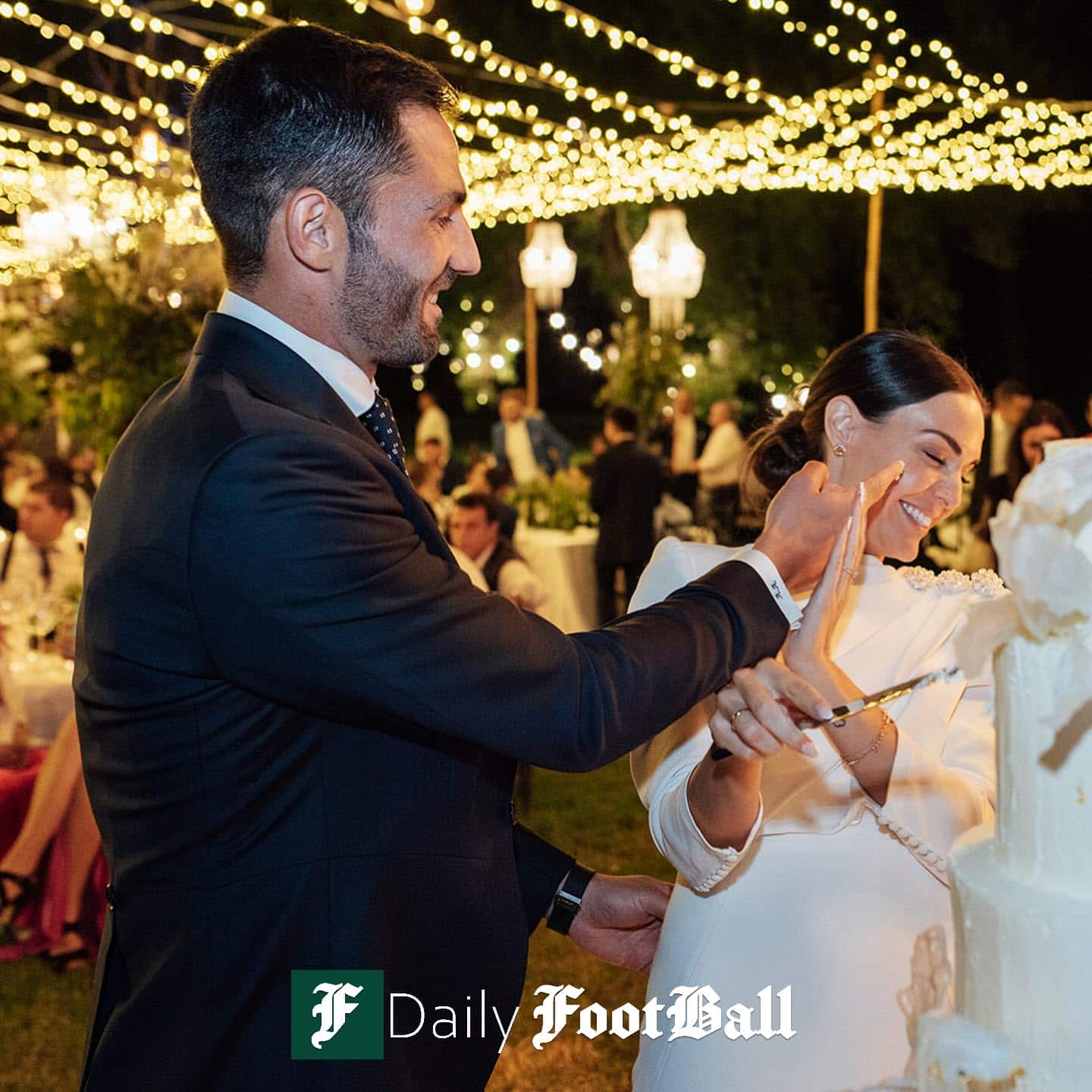 همسر آنتونیو آدان کیست؛ تصاویر جذاب از زندگی خصوصی دروازه بان اسپانیایی تصویری از شادی آنتونی آدان و دوست دخترش آنا در مراسم عروسی