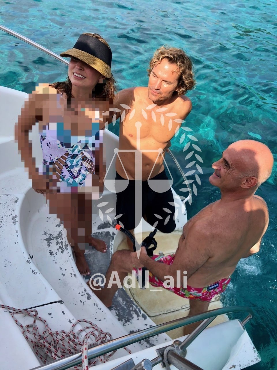 عکس| برهنگی یاسمین پهلوی در کنار تام مورلی مربی یوگا عکس| برهنگی یاسمین پهلوی در کنار تام مورلی مربی یوگا | دیلی فوتبال